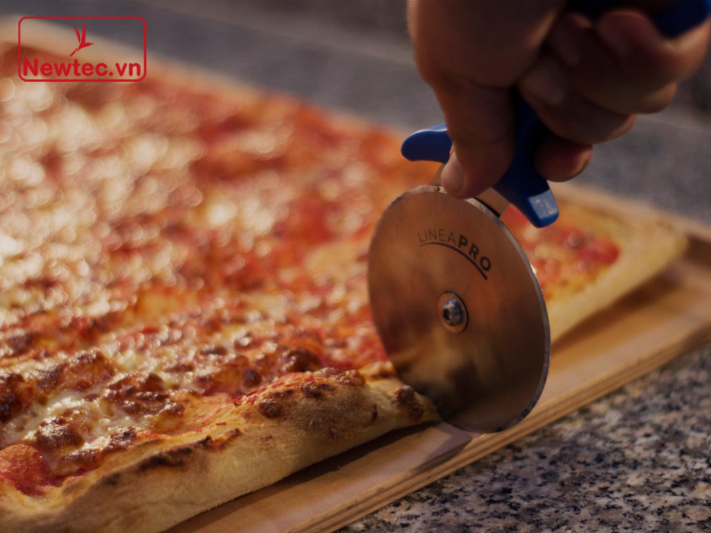 dao cat pizza gi metal -1